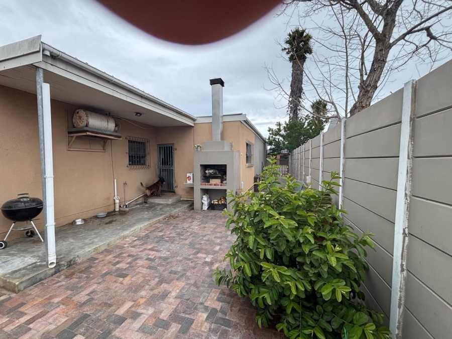 To Let 4 Bedroom Property for Rent in Voelvlei Western Cape